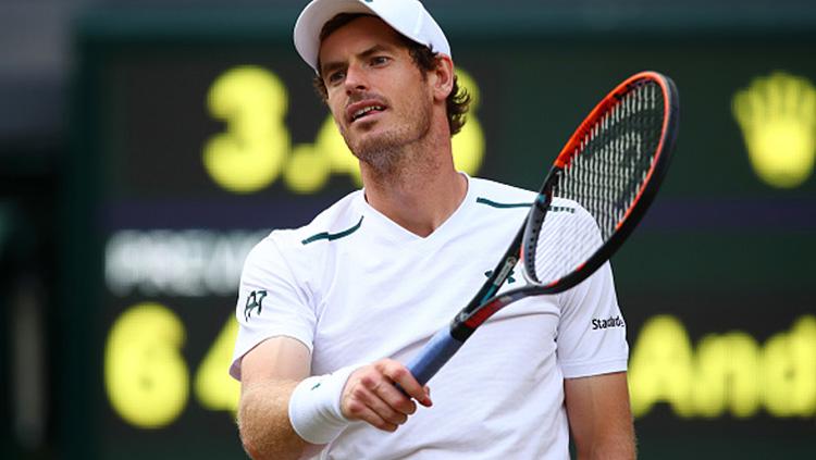 Andy Murray saat berlaga di babak perempatfinal Wimbledon 2017. - INDOSPORT