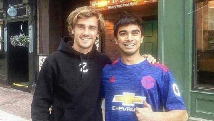 Antoine Griezmann foto bareng fans Manchester United Copyright: Manchester United