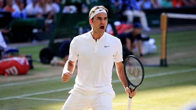 Roger Federer selebrasi pada laga Wimbledon 2017. - INDOSPORT