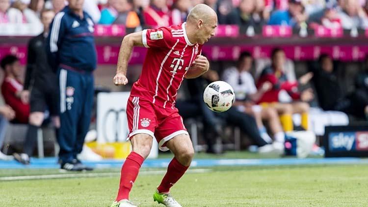 Arjen Robben saat mengontrol bola melawan Freiburd. Copyright: INDOSPORT