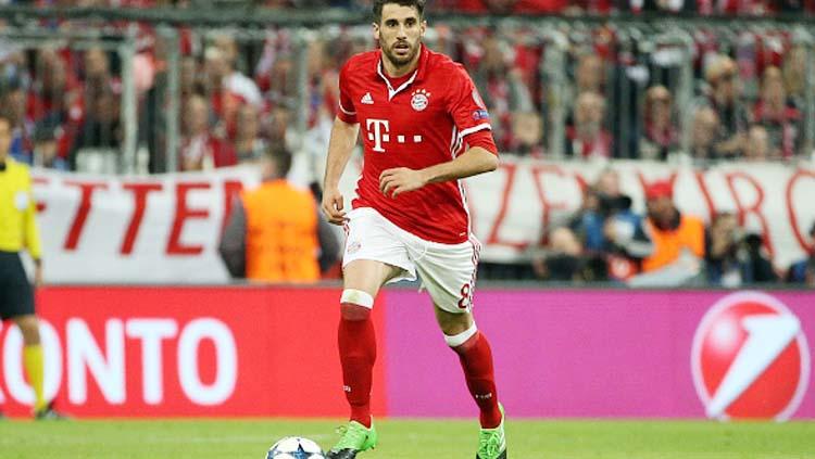 Javi Martinez saat menggiring bola pada laga saat melawan Real Madrid. Copyright: INDOSPORT