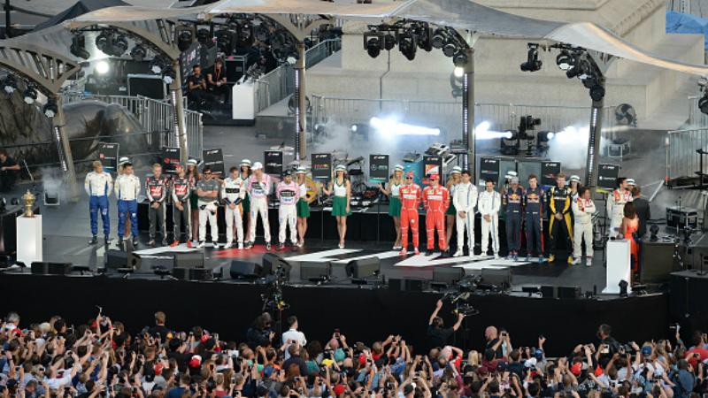 Para tim Formula One (F1) yang berkumpul dalam satu panggung di London. - INDOSPORT