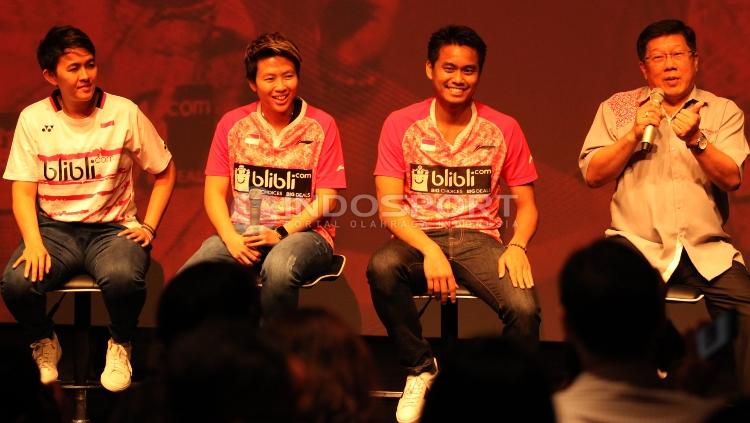 Konferensi%20pers%20Tontowi%20Ahmad%2FLiliyana%20Natsir%20dalam%20penyerahan%20bonus.