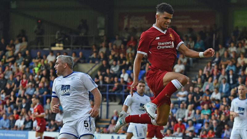 Dominic Solanke (kanan) saat melakukan laga persahabatan melawan Tranmere Rovers. Copyright: INDOSPORT