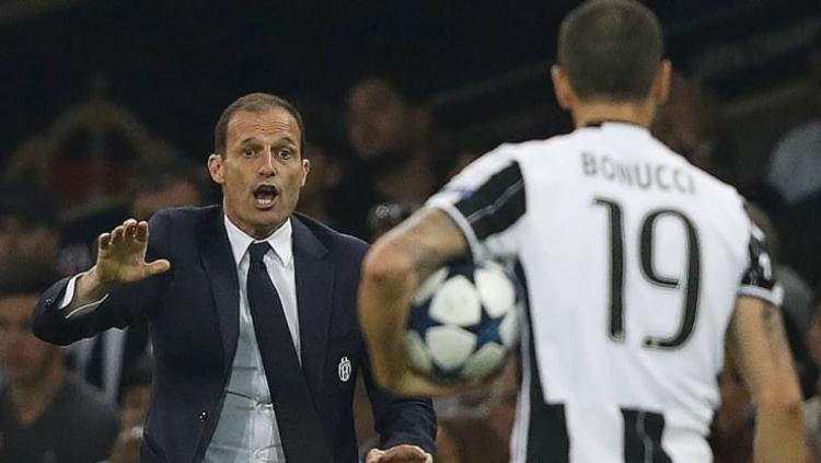 Leonardo Bonucci dan Massimiliano Allegri. Copyright: Sky Sports