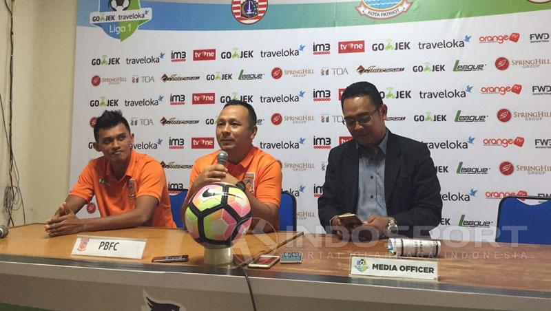 Preskon Persija vs Borneo FC. Copyright: Muhammad Adi Yaksa/Indosport.com