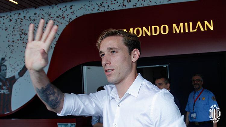 Lucas Biglia akan menambah deretan gelandang berkualitas di AC Milan. Copyright: acmilan.com