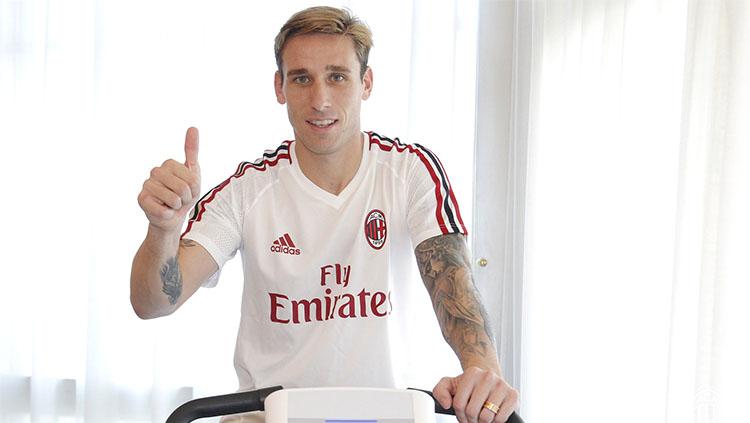 Lucas Biglia akan menandatangani kontrak selama 3 tahun bersama AC Milan. Copyright: acmilan.com