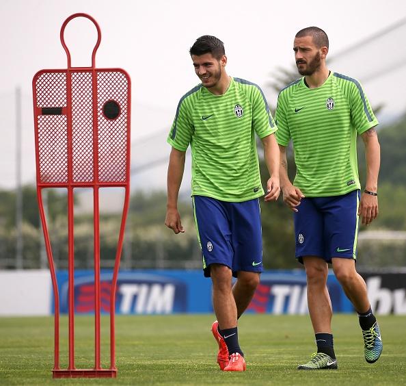 Alvaro Morata dan Leonardo Bonucci saat menjalani latihan bersama Juventus. Copyright: INDOSPORT