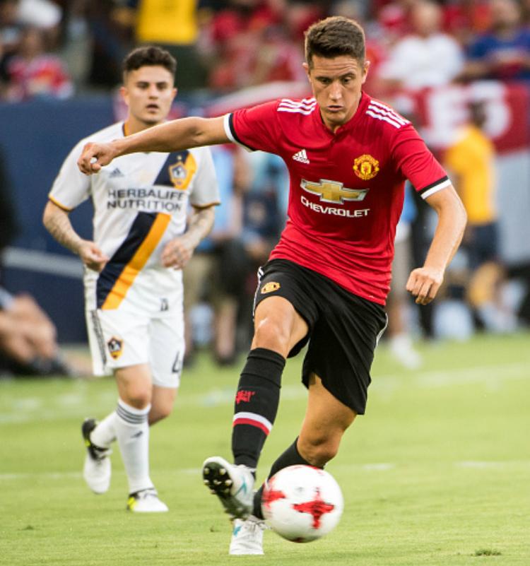 Ander Herrera dalam laga kontra LA Galaxy saat tur pramusim Manchester United. Copyright: Indosport