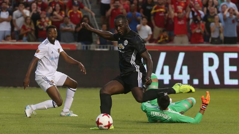 Romelu Lukaku mencetak gol perdananya ke gawang Real Salt Lake. Copyright: INDOSPORT