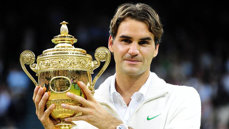 Roger Federer saat juara Wimbledon 2012.