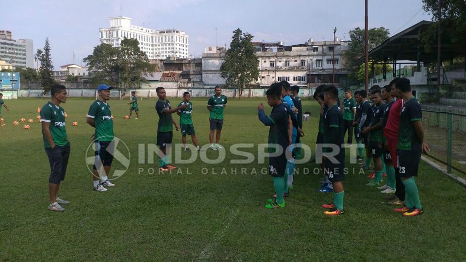 Para pemain PSMS Medan saat menjalani latihan. Copyright: Kesuma Ramadhan/INDOSPORT