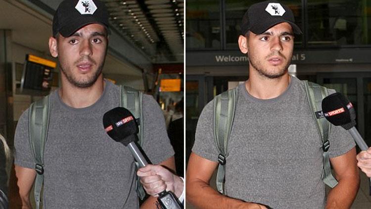 Alvaro Morata langsung disambut oleh wartawan. Copyright: Dailymail