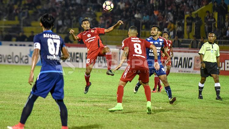 Semen Padang vs Arema FC. Copyright: Taufik Hidayat/INDOSPORT