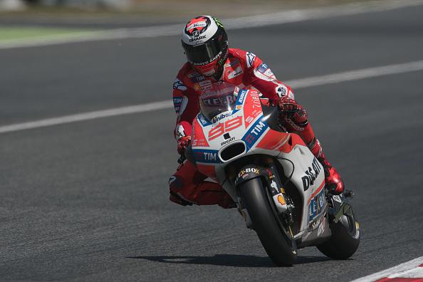 Jorge Lorenzo saat berada di lintasan balap. Copyright: INDOSPORT