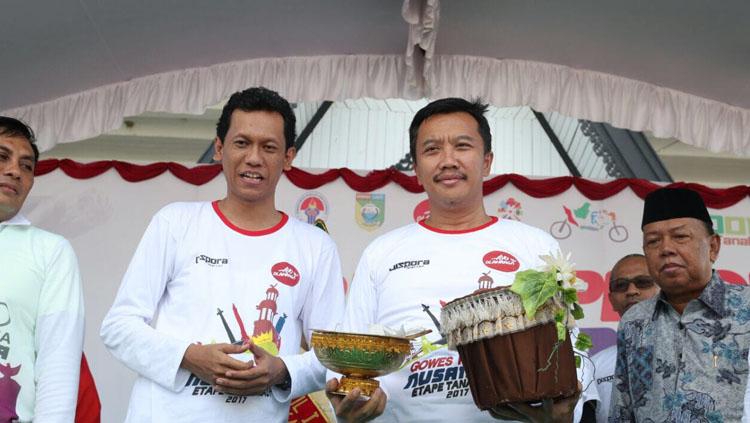 Imam Nahrawi (kanan kaos putih) dalam acara Gowes Pesona Nusantara di Kabupaten Tanah Laut, Kalimantan Selatan. Copyright: Dok: Kemenpora