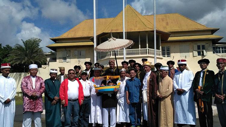 Sakralnya prosesi pengambilan tanah air dari kaki gunung gamalama di GPN Ternate di ajang Gowes Pesona Nusantara 2017.