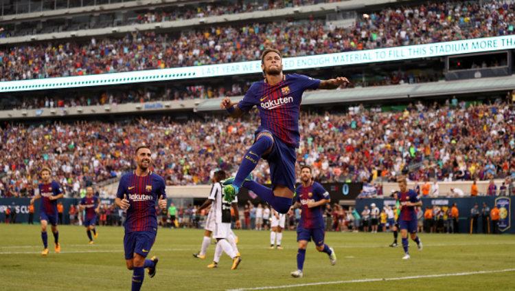 Bintang Barcelona, Neymar mencetak gol ke gawang Juventus dalam kompetisi International Champions Cup (ICC). Copyright: Matthew Ashton - AMA/Getty Images