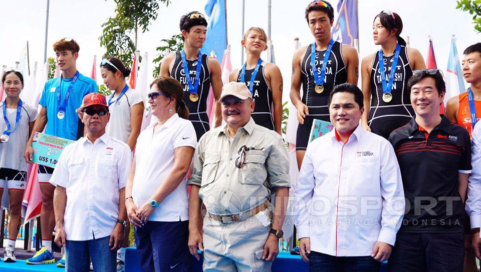 Indonesia berjaya di kategori age group start pada rangkaian kejuaraan Asian Triathlon Championship (ASTC) 2017, Minggu (23/7/2017). Copyright: Muhammad Effendi/Indosport.com