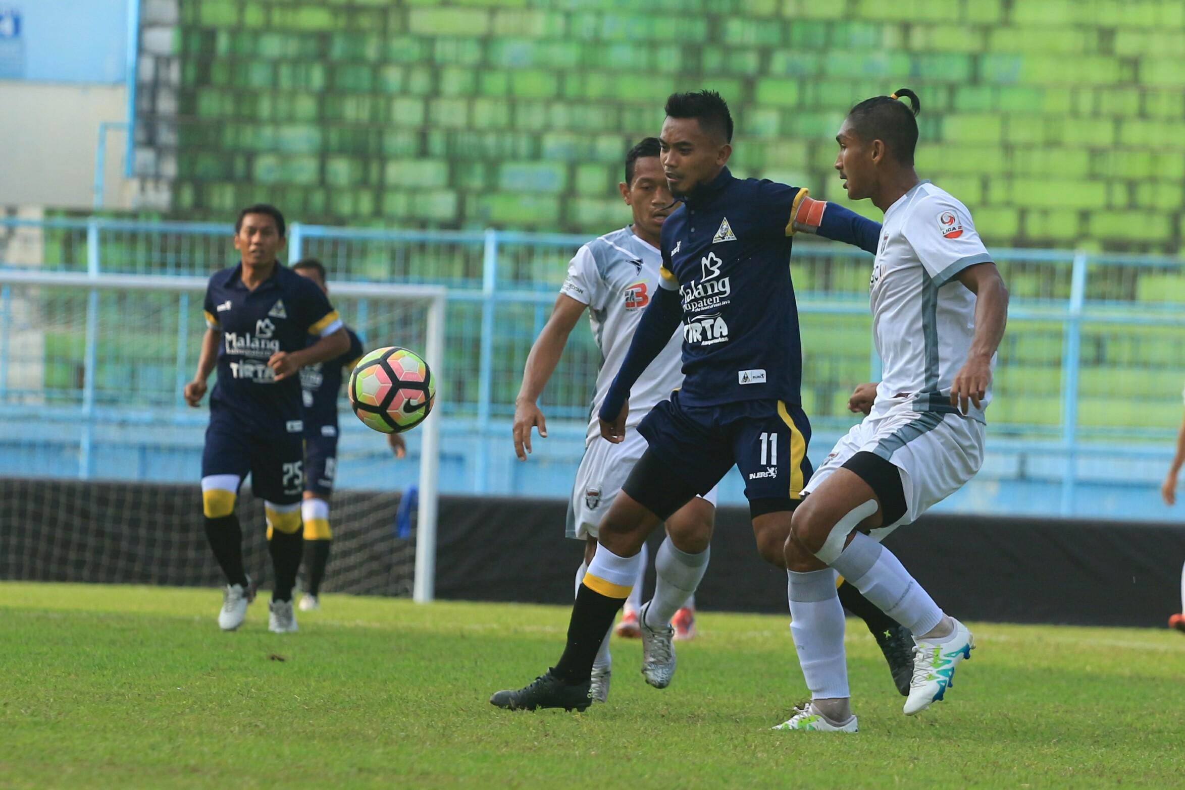 Para striker Persekam Metro FC dianggap kurang kreativitas di lini depan. Copyright: Indosport/Ian Setiawan