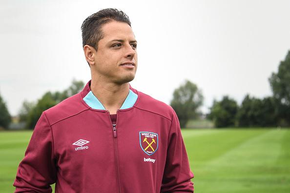 Chicharito resmi menjadi pemain West Ham United. Copyright: INDOSPORT