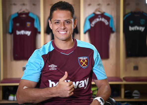 Chicharito resmi menjadi pemain West Ham United. Copyright: INDOSPORT