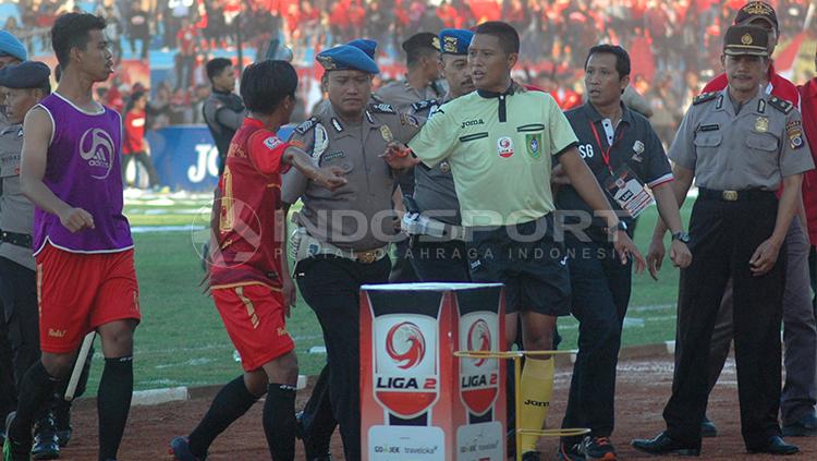 Suporter Persiba Bantul mengamuk. Copyright: Prima Pribadi/INDOSPORT