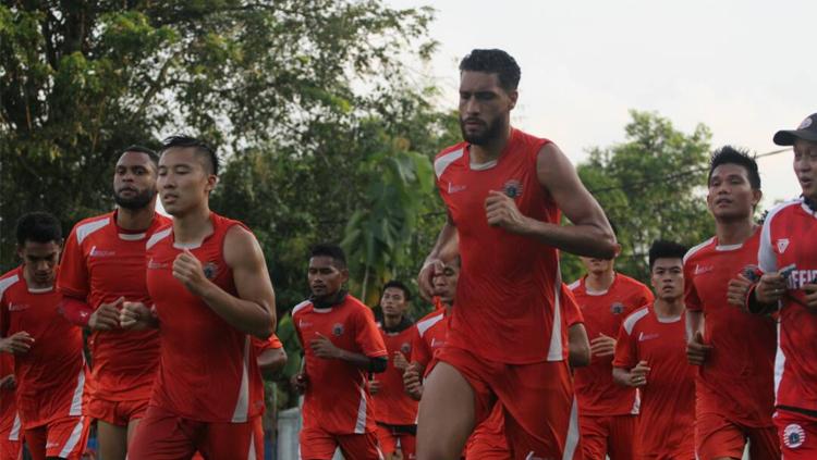 Skuat Persija Jakarta lakukan latihan. Copyright: Twitter/InfoBekasi