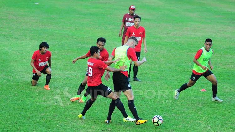 Penggawa PSM Makassar saat jalani latihan. Copyright: Muhammad Nur Basri/INDOSPORT