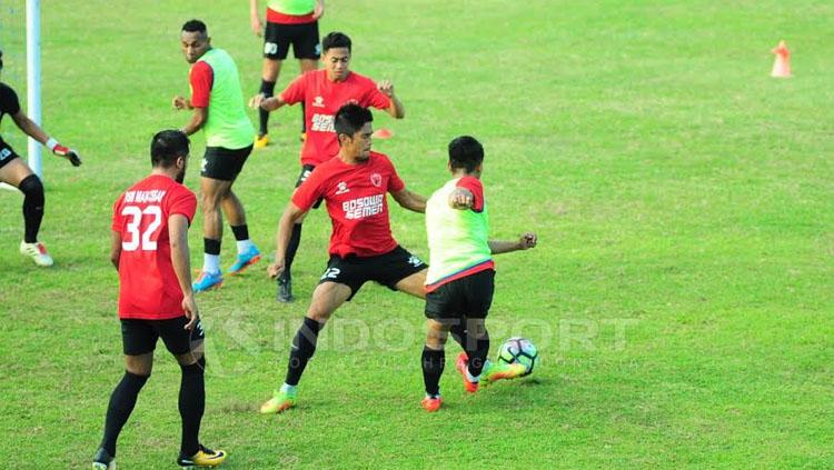 Penggawa PSM Makassar saat jalani latihan. Copyright: Muhammad Nur Basri/INDOSPORT