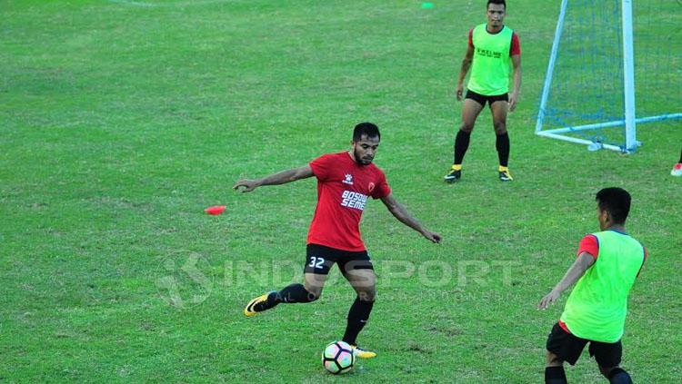 Zulham Zamrun saat jalani latihan. Copyright: Muhammad Nur Basri/INDOSPORT