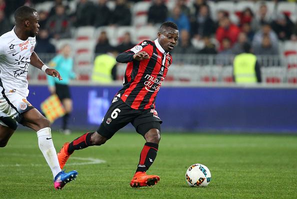 Jean Michael Seri (kanan) saat membela OGC Nice. Copyright: INDOSPORT