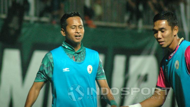 Pemain anyar PSS Sleman, Mardiono (kiri). Copyright: Prima Pribadi/INDOSPORT