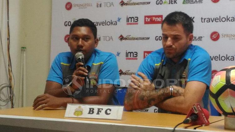 Bhayangkara FC dalam jumpa konferensi pers. Copyright: Zainal Hasan/INDOSPORT