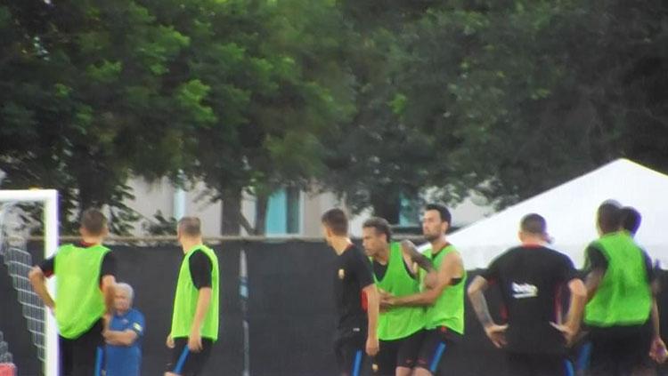 Neymar dan Nelson Semedo bersitegang saat jalani latihan. Copyright: dailymail.co.uk