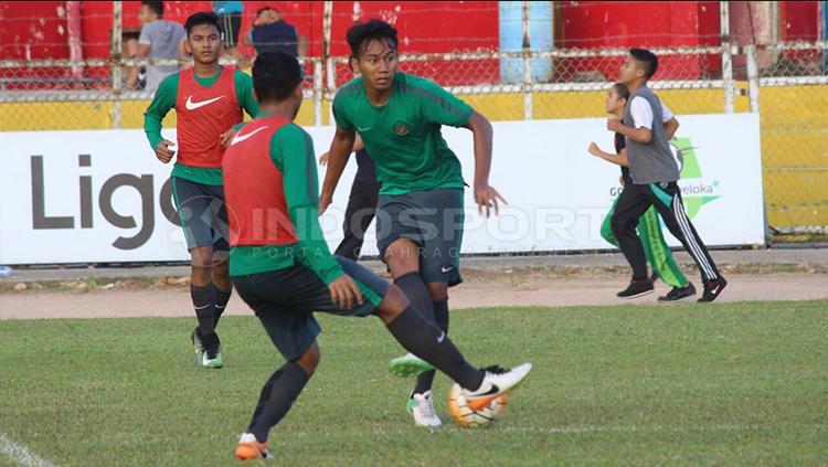 Latihan Timnas U-19 jelang laga uji coba lawan PSP Padang. Copyright: Taufik Hidayat/INDOSPORT