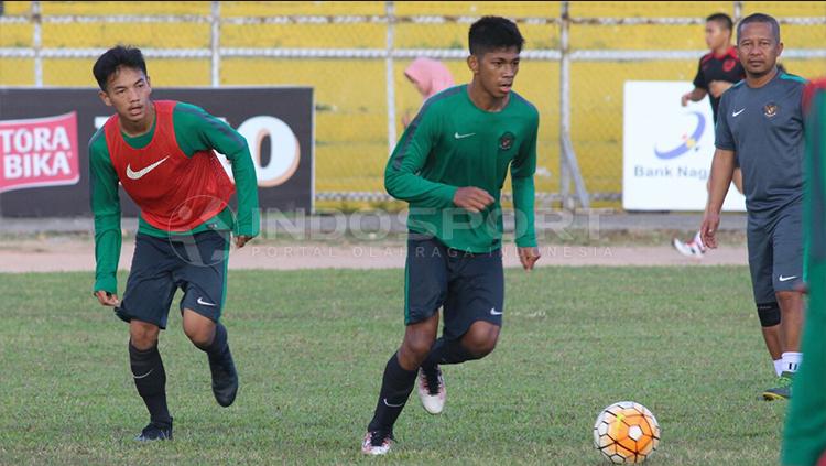 Latihan Timnas U-19 jelang laga uji coba lawan PSP Padang. Copyright: Taufik Hidayat/INDOSPORT