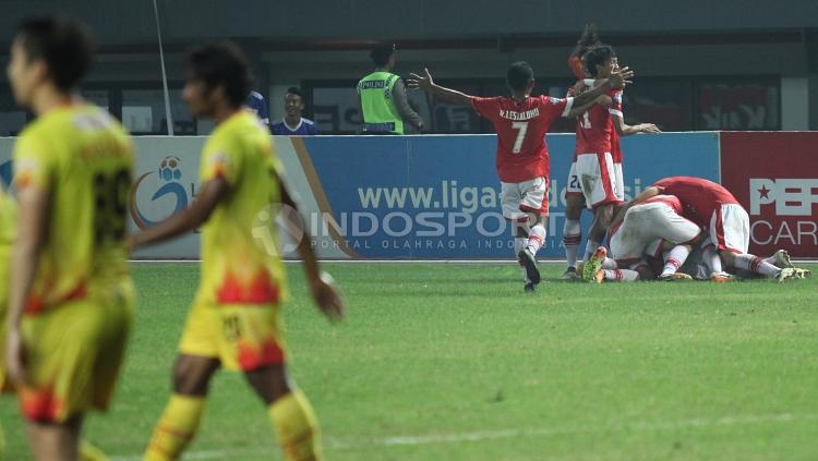 Aksi selebrasi pemain Persija Jakarta setelah Bruno Lopes mencetak gol. FOTO: INDOSPORT/Herry Ibrahim.