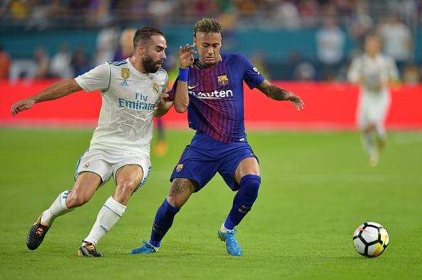 Neymar (kanan) saat berusaha melewati Dani Carvajal. Copyright: INDOSPORT