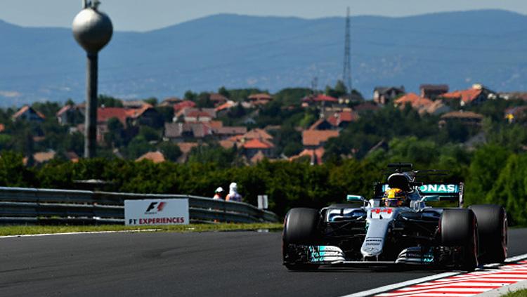 Lewis Hamilton harus puas menempati urutan keempat di GP F1 Hungaria 2017. Copyright: INDOSPORT