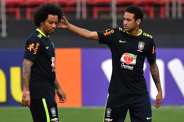 Neymar dan Marcelo saat latihan di Timnas Brasil. Copyright: INDOSPORT