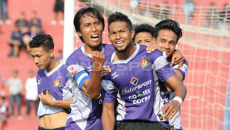 Selebrasi pemain Persik Kediri. Copyright: Ian Setiawan/INDOSPORT