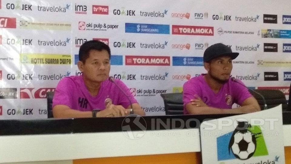 Caretaker pelatih SFC, Hartono Ruslan. Copyright: Muhammad Effendi/Indosport.com