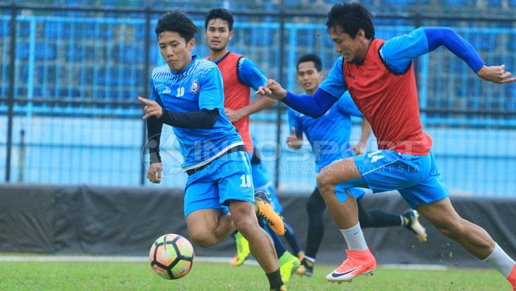 Ahmad Bustomi dan Arif Suyono, dipastikan bertahan di Arema FC. Copyright: Ian Setiawan/INDOSPORT