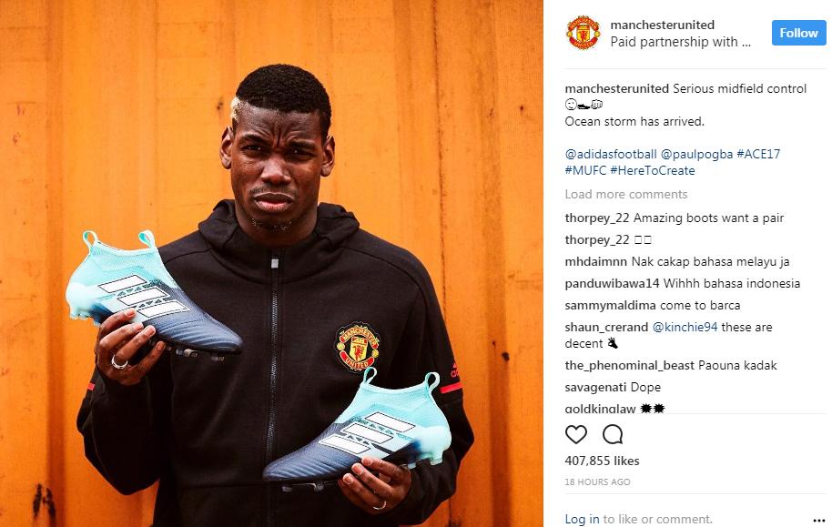 Paul Pogba saat memamerkan sepatu Adidas anyar miliknya. Copyright: @manchesterunited