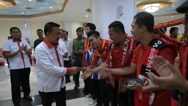 Menpora Imam Nahrawi dan perwakilan suporter dalam islah damai. Copyright: Humas Kemenpora