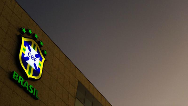 Luiz Henrique Coelho de Andrade yang merupakan pemain sepak bola di Brasil harus meninggal usai kabarnya dipaksa polisi Brasil masuk ke sungai berisi piranha.