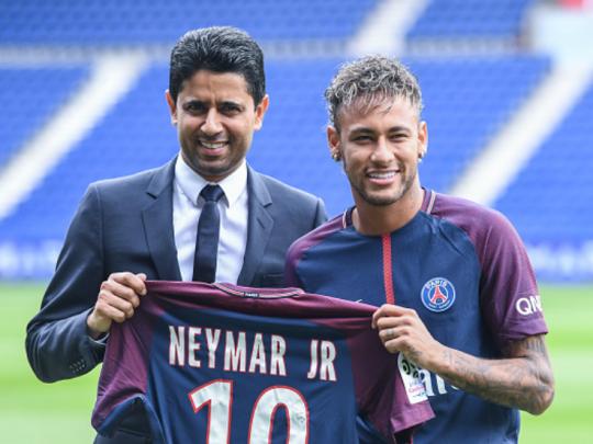Neymar saat diperkenalkan sebagai pemain PSG. Copyright: INDOSPORT