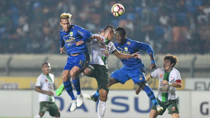 Persib Bandung vs PS TNI Copyright: twitter@persib